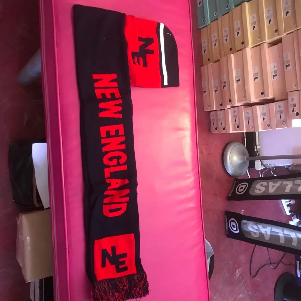 Great Gift! Unisex New England Football Team Warm Hand Pockets Scarf